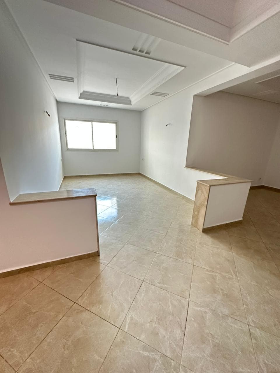 A vendre Appartement 122m avec une cour privée de 55 m²à Agdal, proche de la gare
